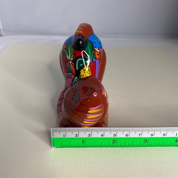 Isidoro Mix Hand Painted Sculpted Clay Cat Figurine - Picture 7 of 9